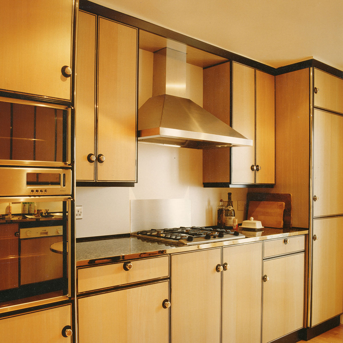 Henrietta's kitchen - Black Lion-Square