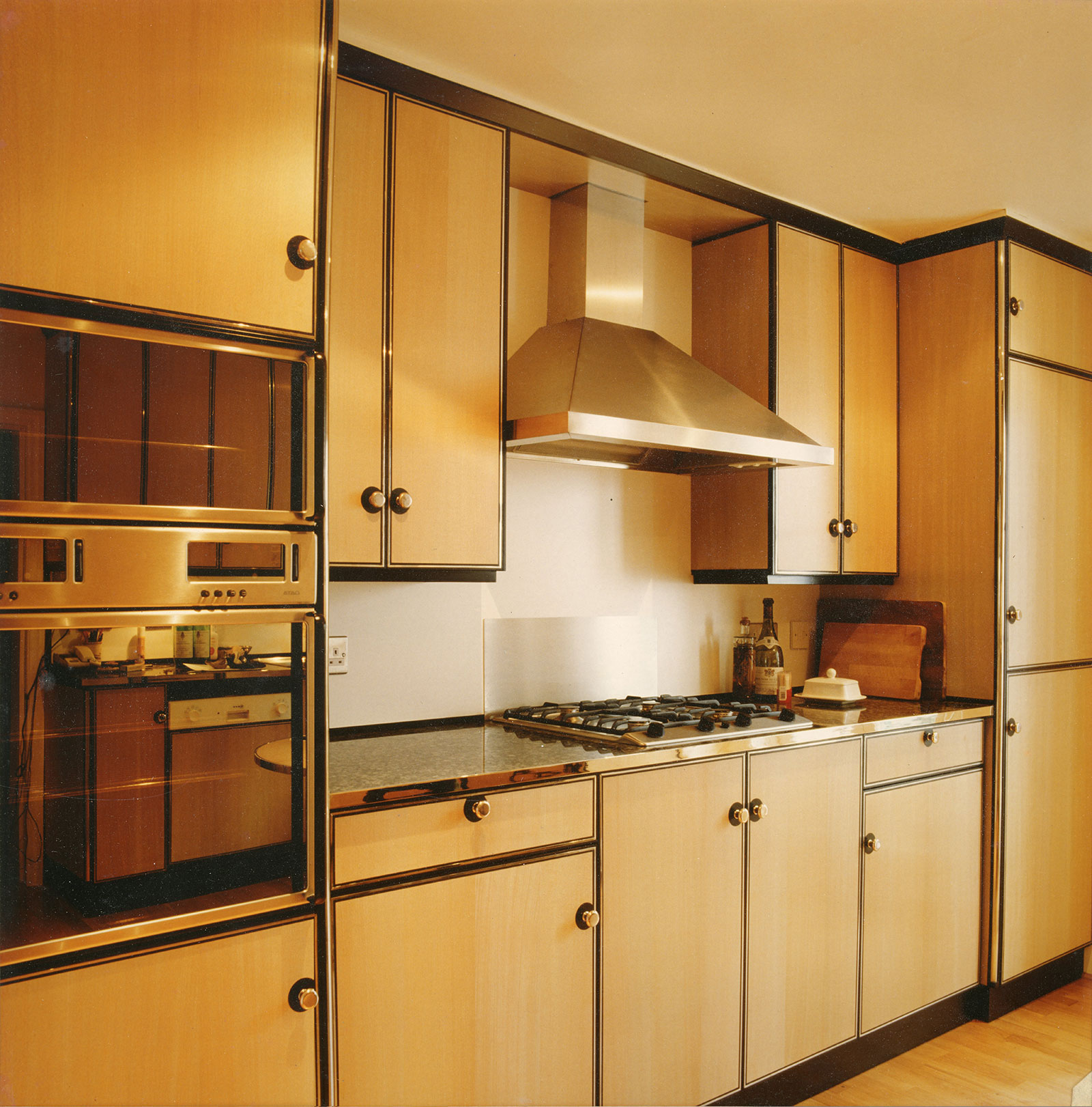 Henrietta's kitchen - Black Lion-Square